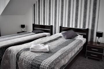 Фото номера Двухместный номер с 2 отдельными кроватями Мини-отель Hotel Złotogórski г. Kościelec 9