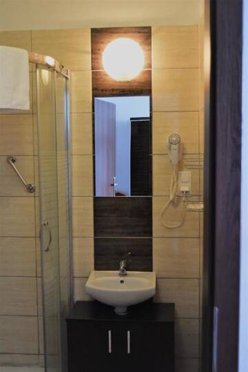 Фото номера Двухместный номер с 2 отдельными кроватями Мини-отель Hotel Złotogórski г. Kościelec 13